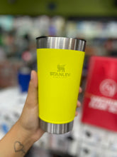 Carregar imagem no visualizador da galeria, Copo Térmico Com Tampa Stanley 473ml